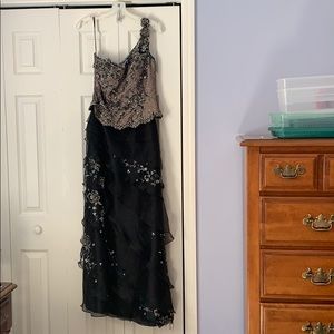 Beautiful long evening gown by Fontana size 10